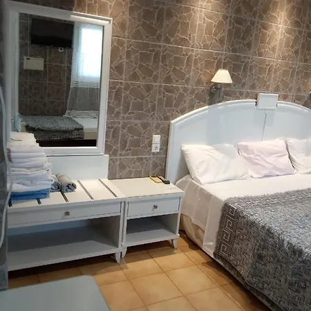 Lux Ionian St&apts *