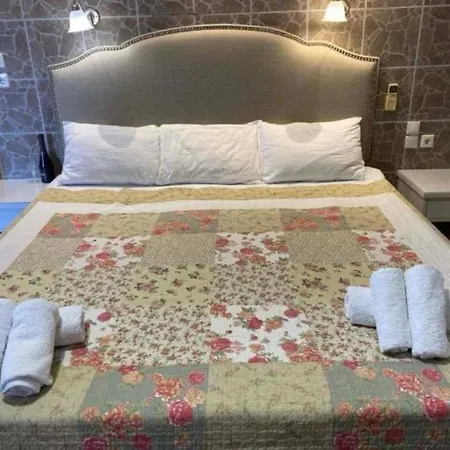 Apartment Lux Ionian St&apts *